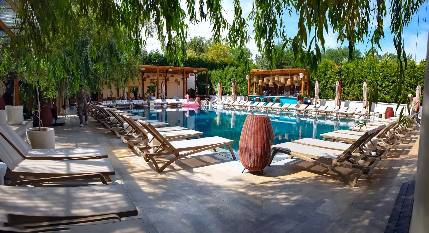 Eden Pool Bar
